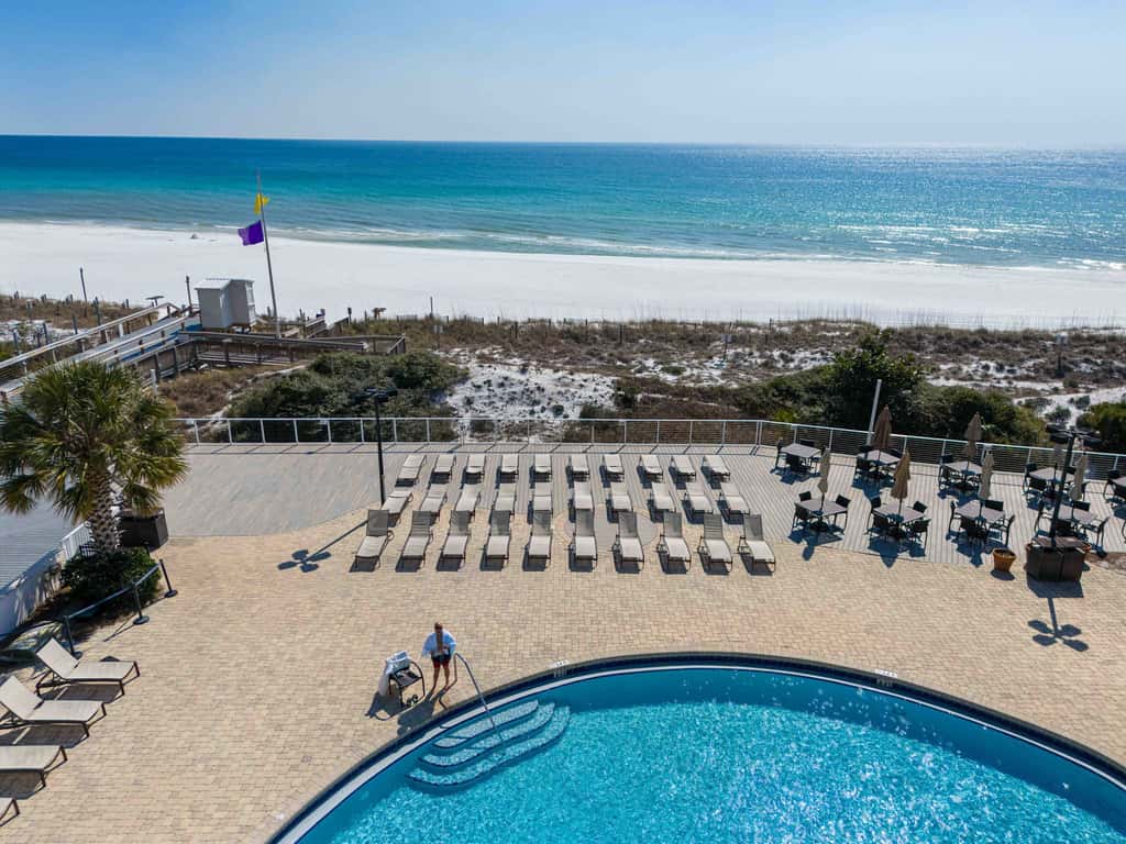 Beachfront condo with Gulf views & pool access