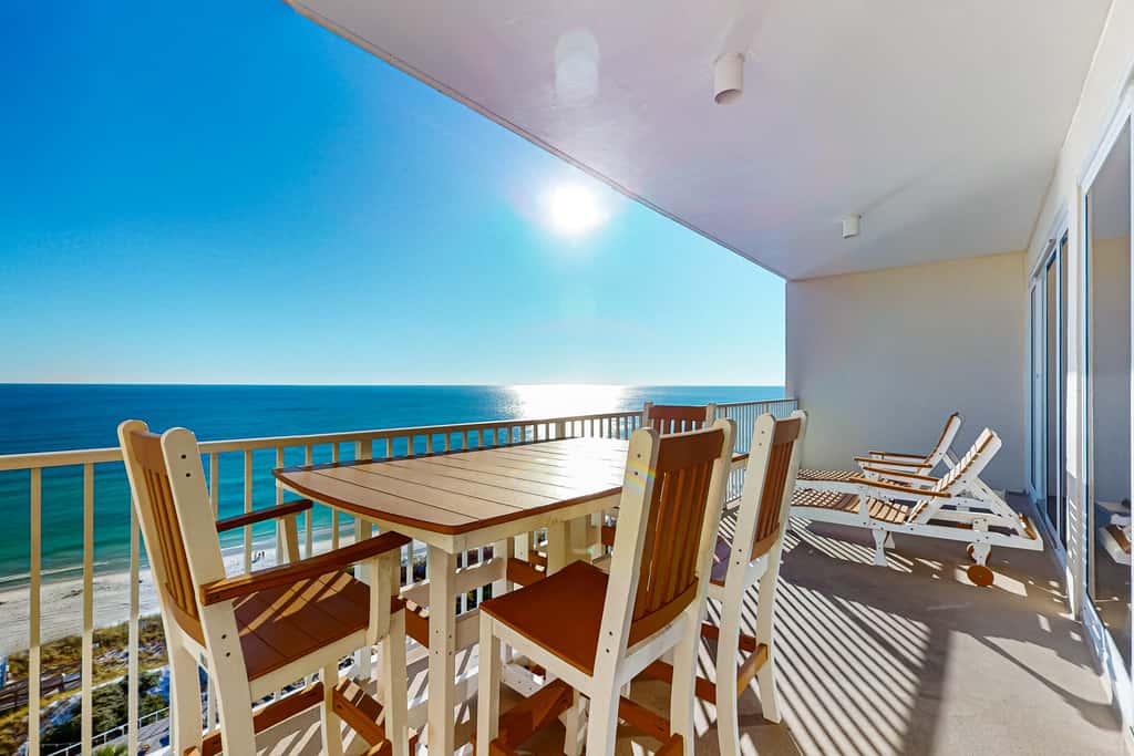 2BR Gulf-front condo, stunning views