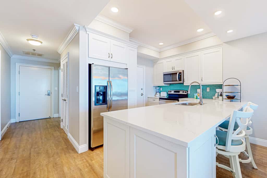 2BR Gulf-front condo, stunning views