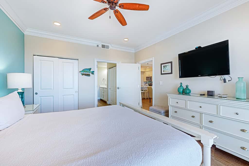 2BR Gulf-front condo, stunning views