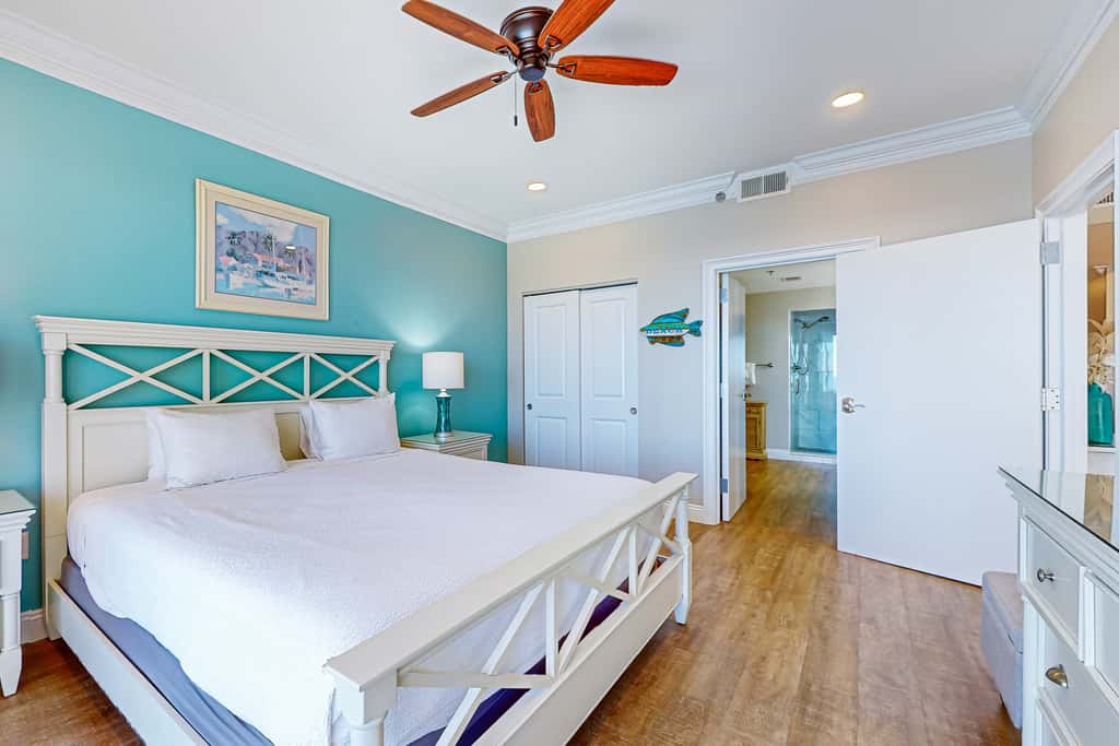 2BR Gulf-front condo, stunning views