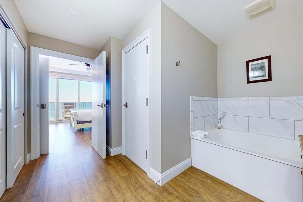 2BR Gulf-front condo, stunning views