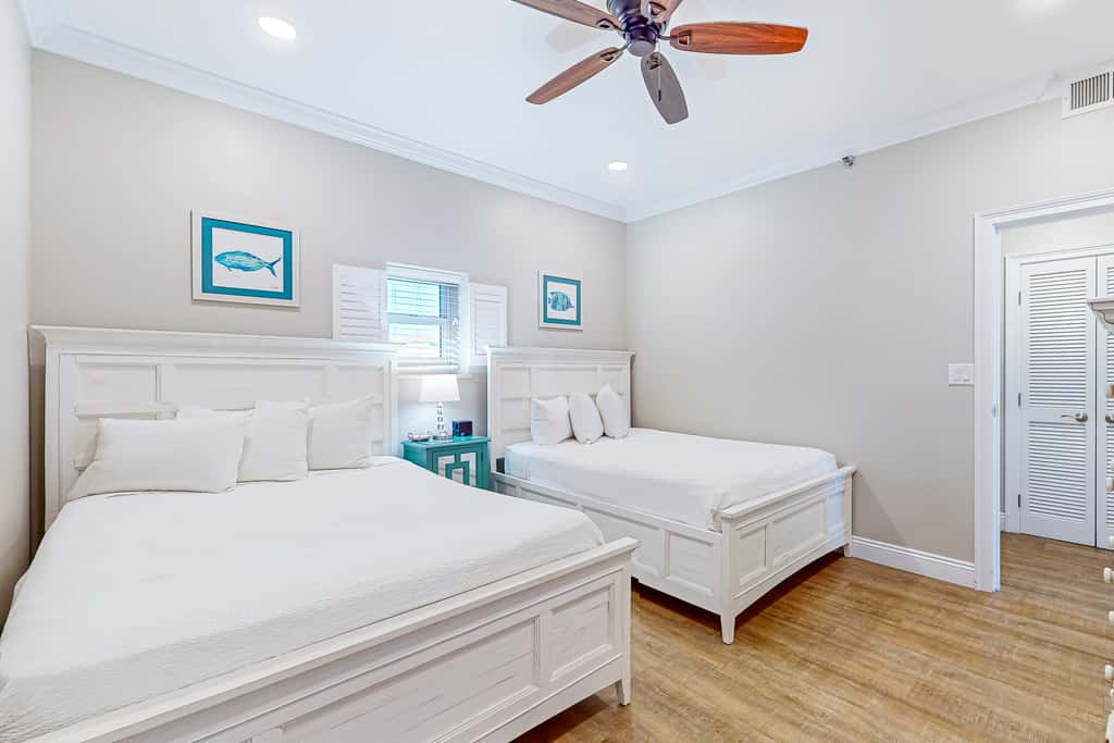 2BR Gulf-front condo, stunning views