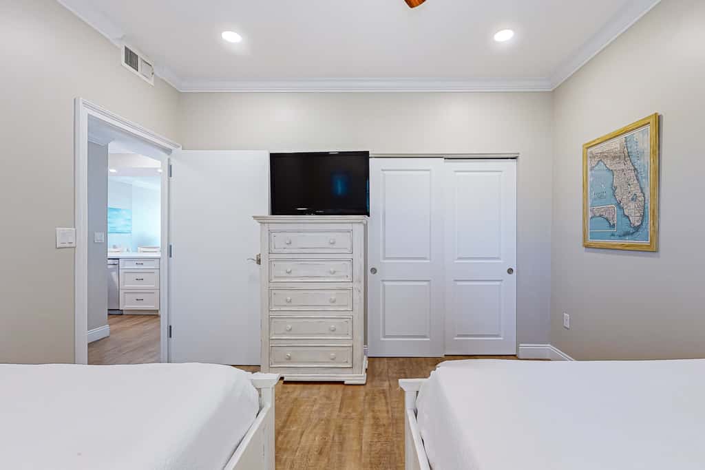 2BR Gulf-front condo, stunning views