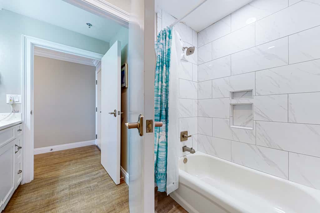 2BR Gulf-front condo, stunning views