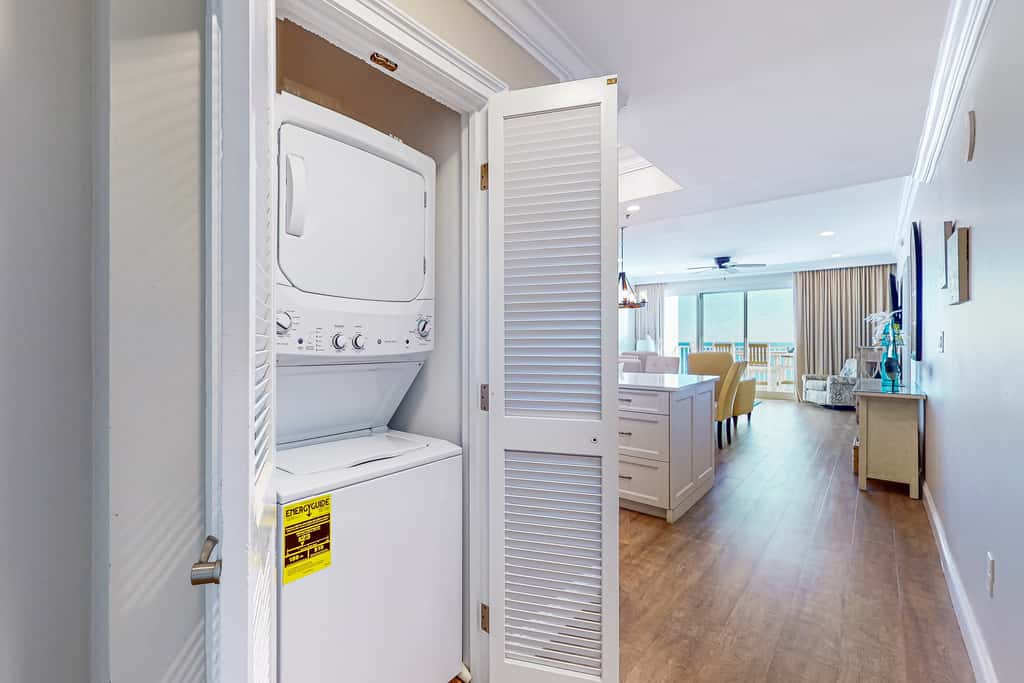 2BR Gulf-front condo, stunning views