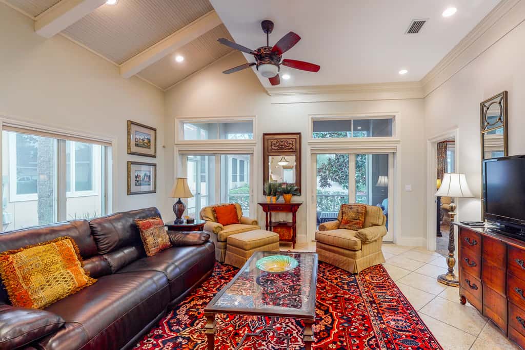 3BR villa, steps to beach + Captiva pool