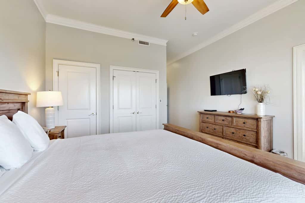 Exclusive Gulf-view penthouse, sleeps 6