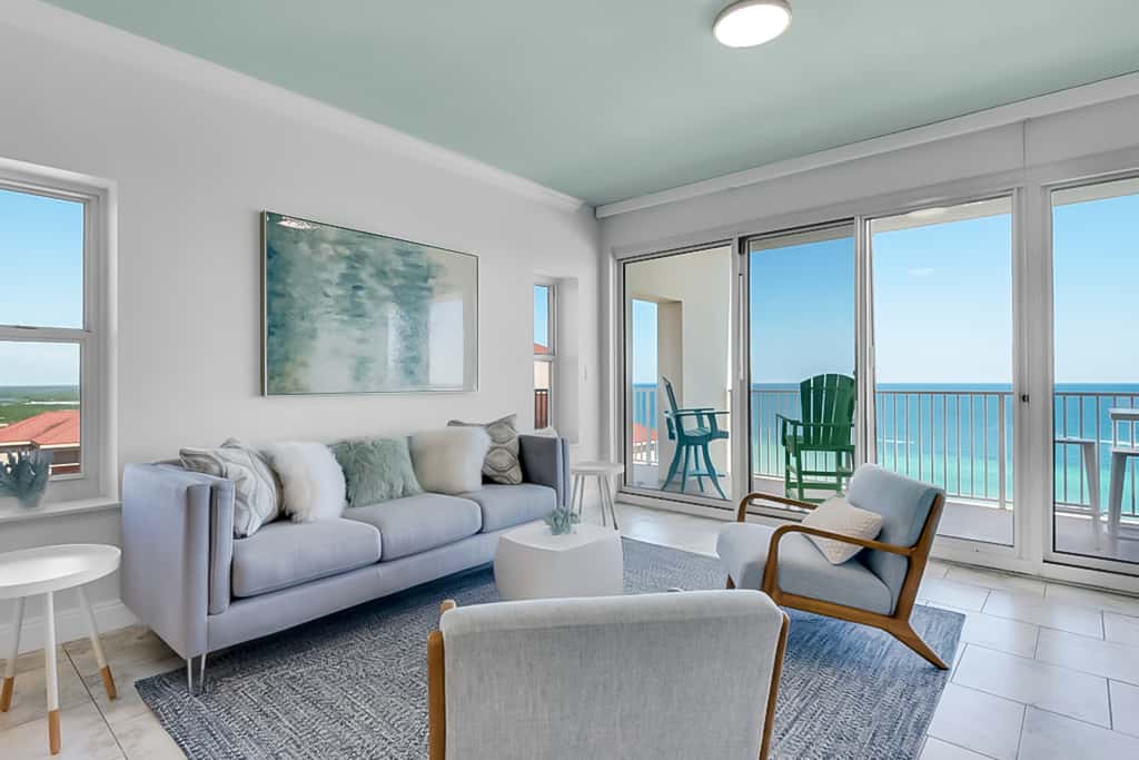 Oceanfront condo with Gulf views, balcony