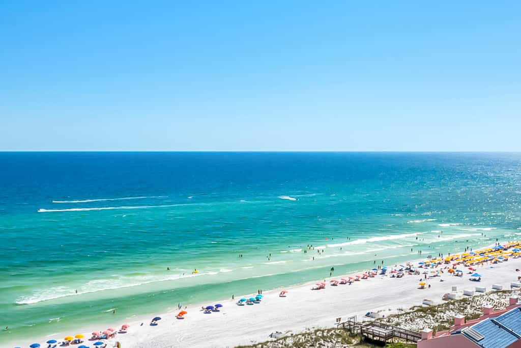 Oceanfront condo with Gulf views, balcony