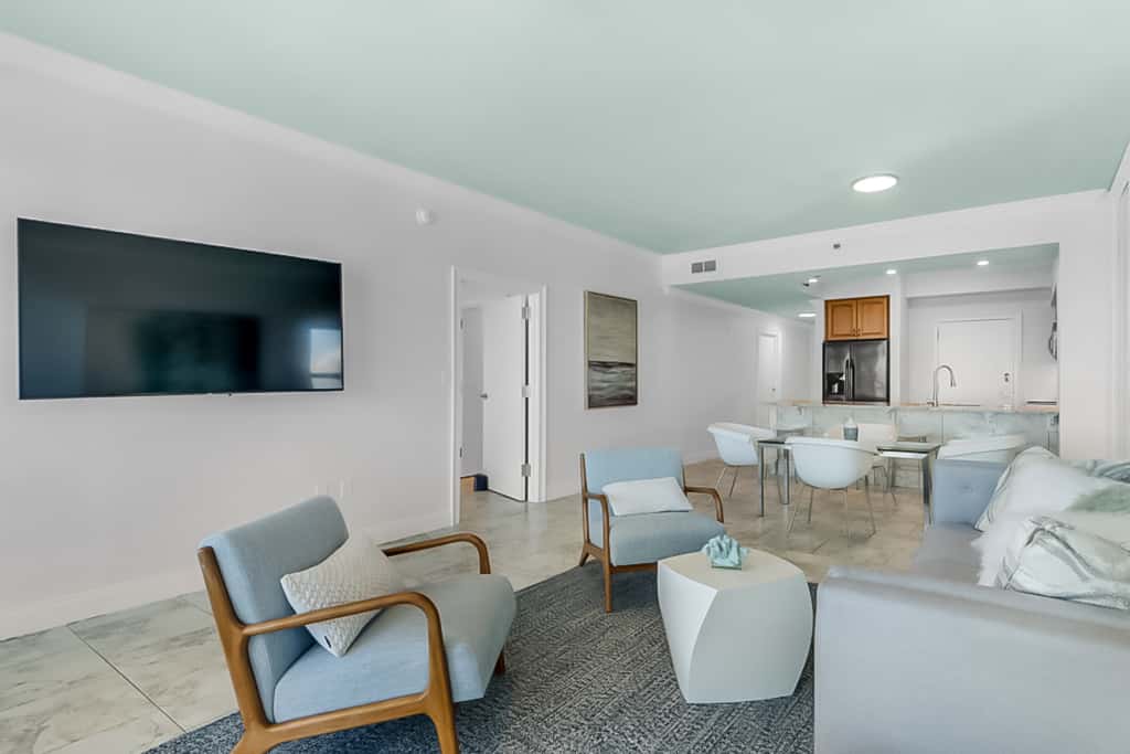 Oceanfront condo with Gulf views, balcony