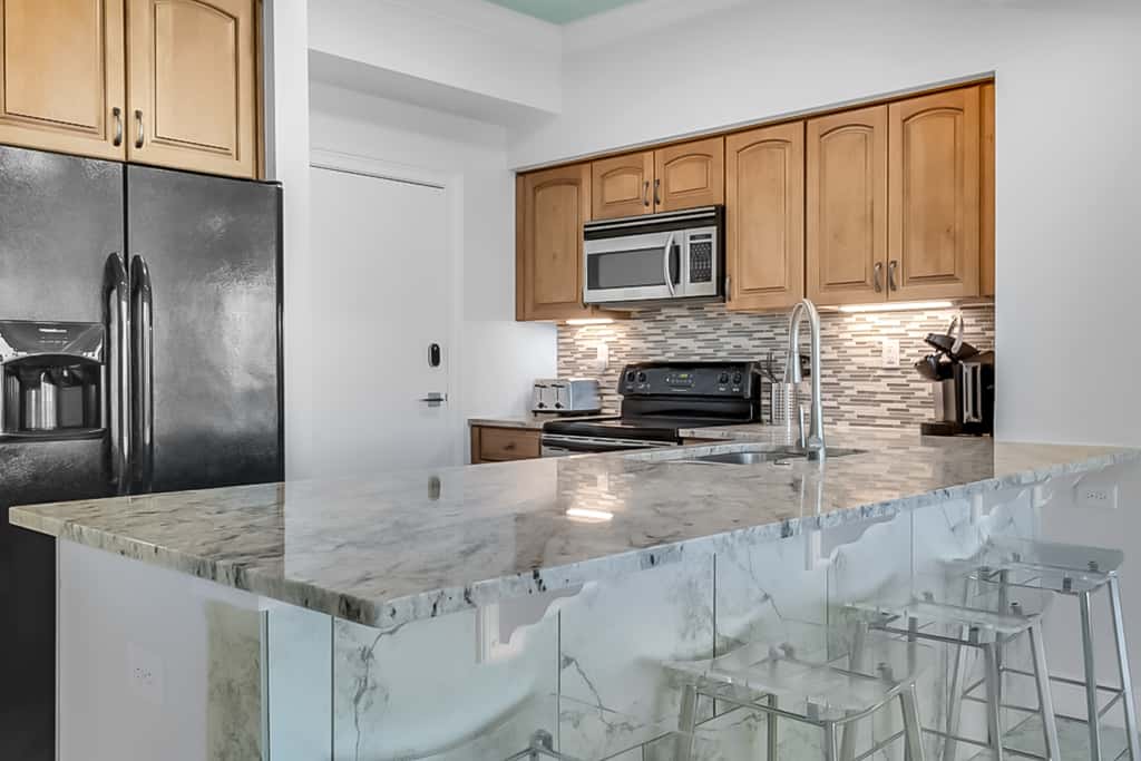 Oceanfront condo with Gulf views, balcony