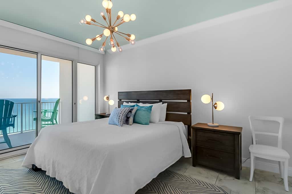 Oceanfront condo with Gulf views, balcony