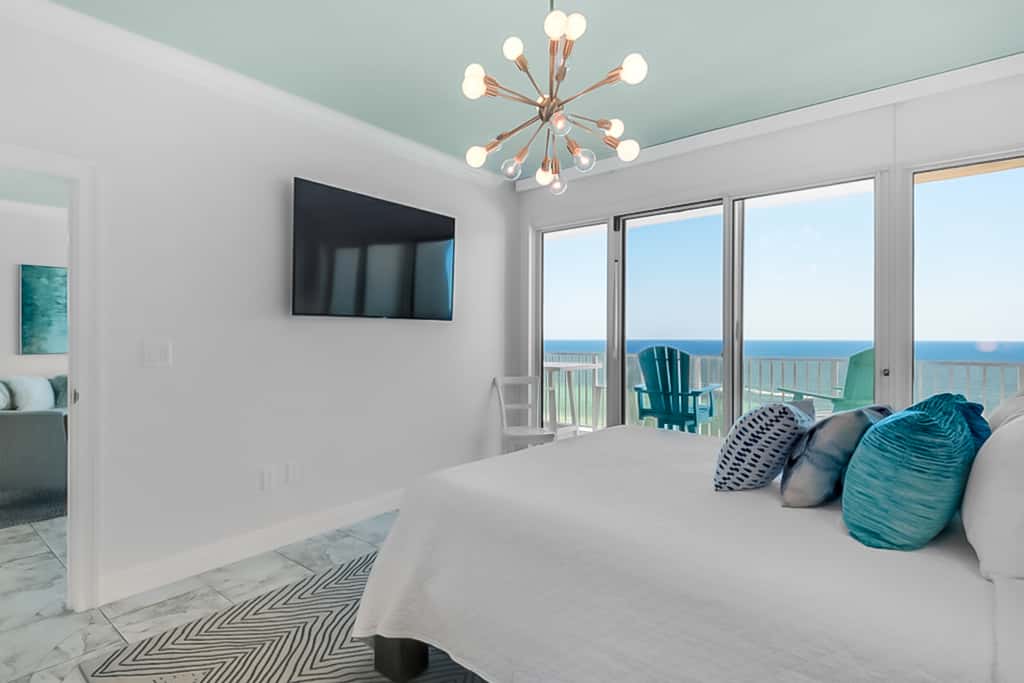 Oceanfront condo with Gulf views, balcony
