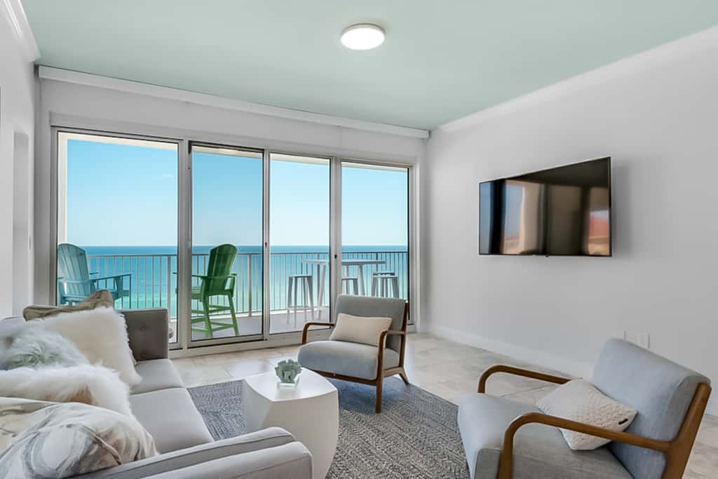 Oceanfront condo with Gulf views, balcony