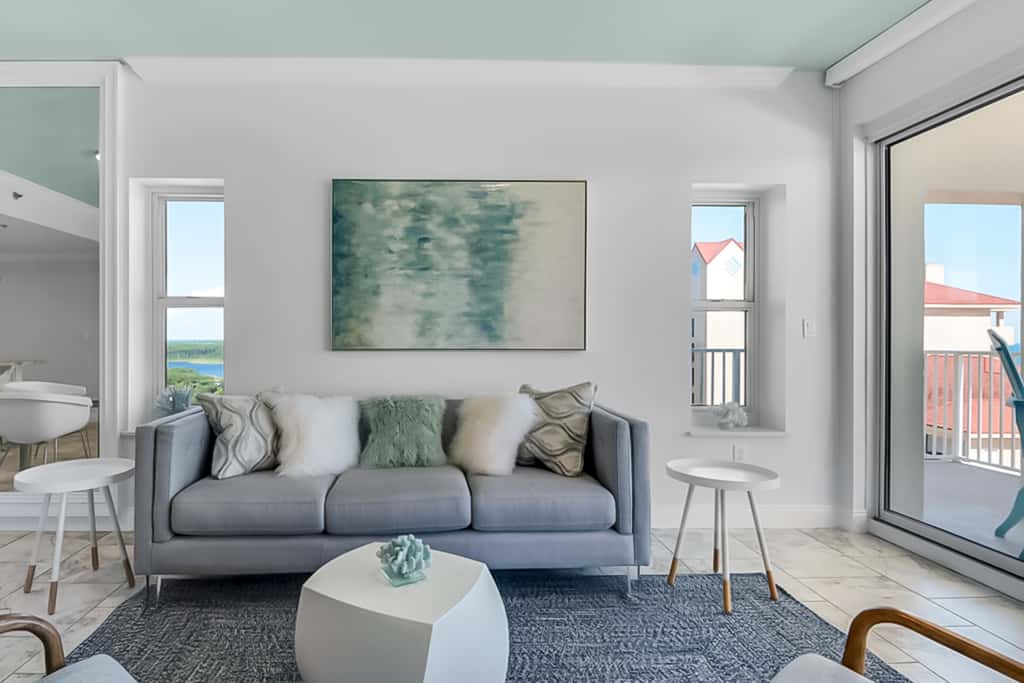 Oceanfront condo with Gulf views, balcony