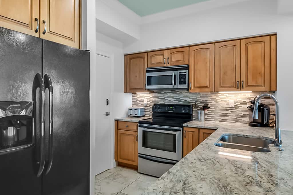 Oceanfront condo with Gulf views, balcony