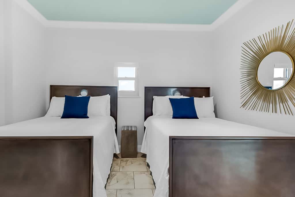 Oceanfront condo with Gulf views, balcony