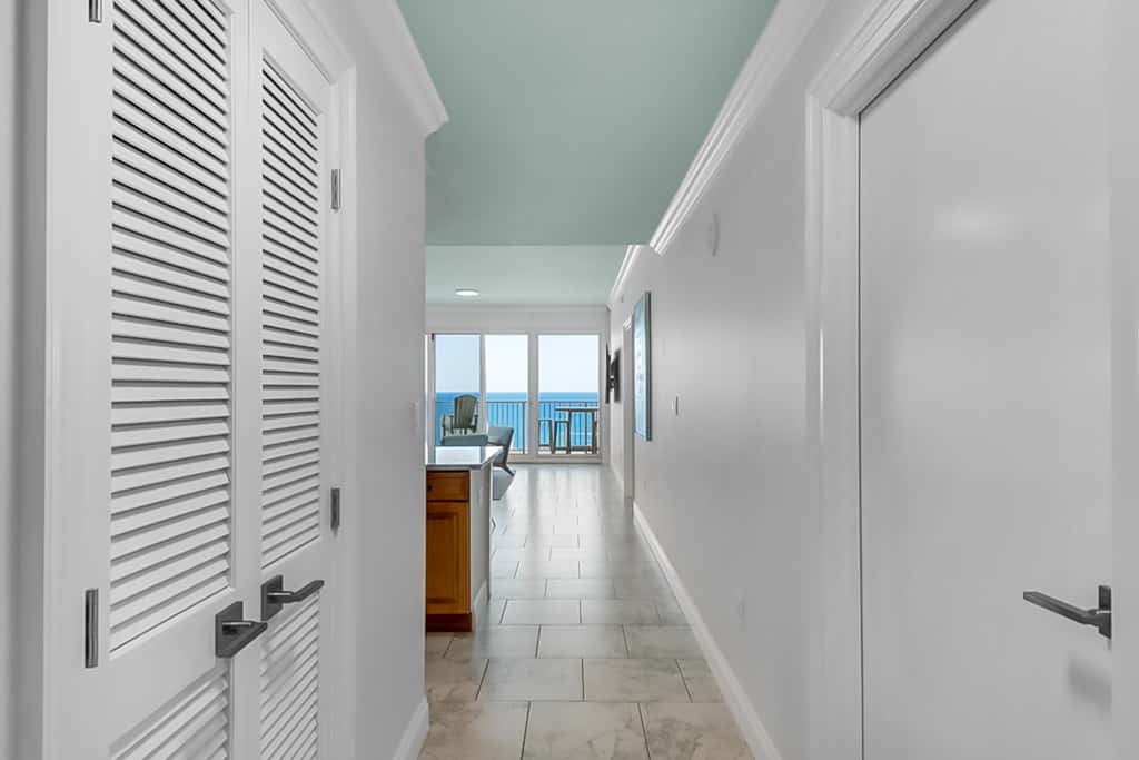 Oceanfront condo with Gulf views, balcony