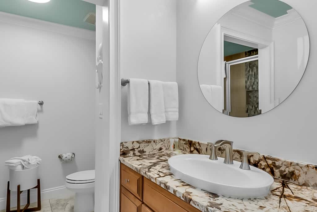Oceanfront condo with Gulf views, balcony
