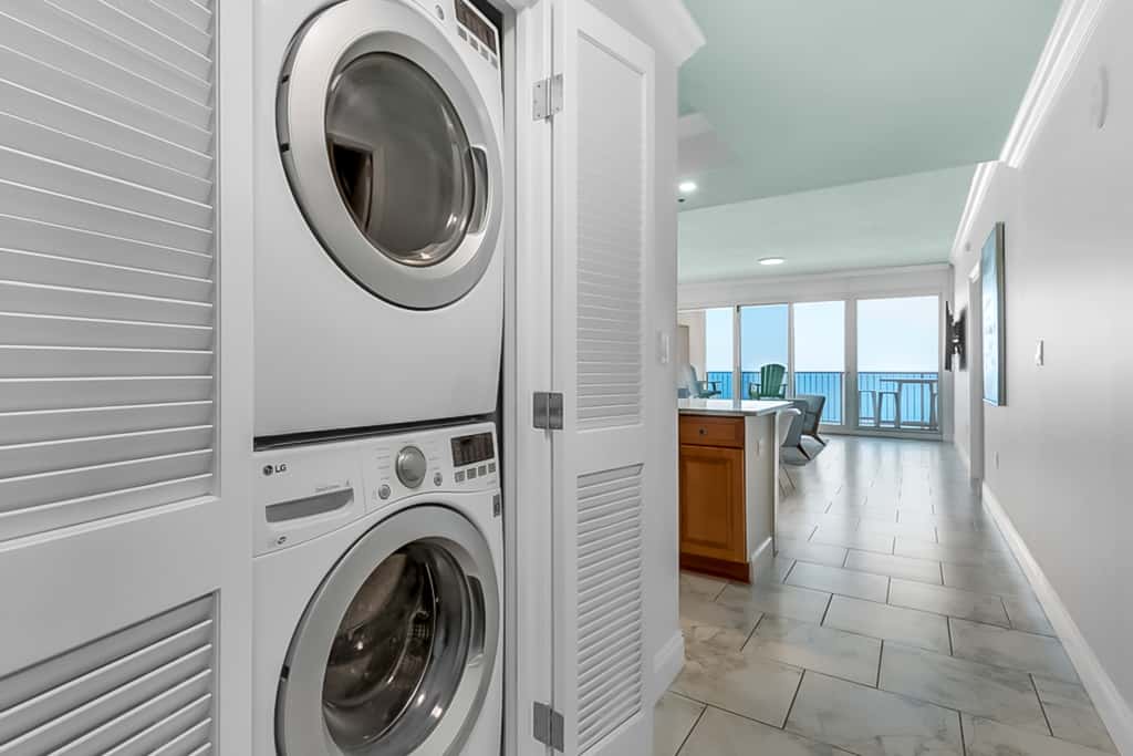 Oceanfront condo with Gulf views, balcony