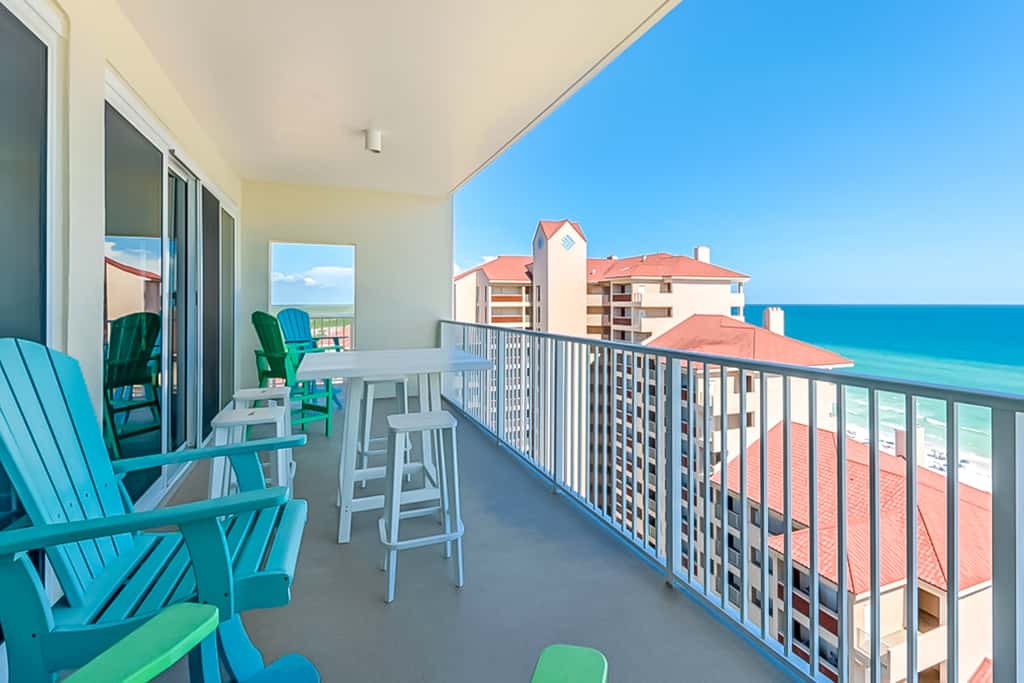 Oceanfront condo with Gulf views, balcony