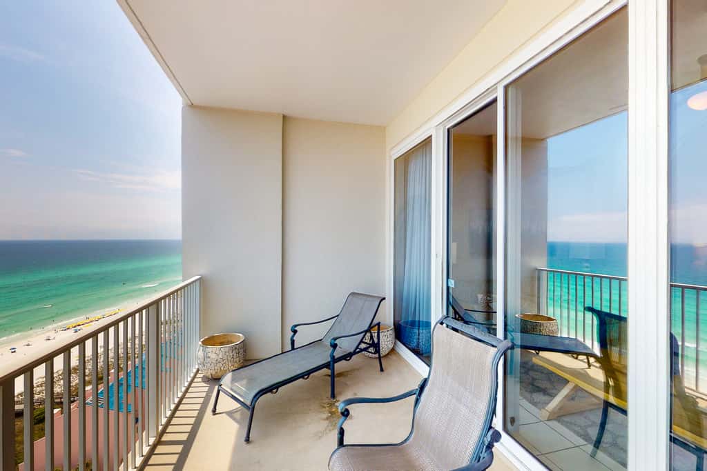 2BR Gulf-front condo w/ private balcony