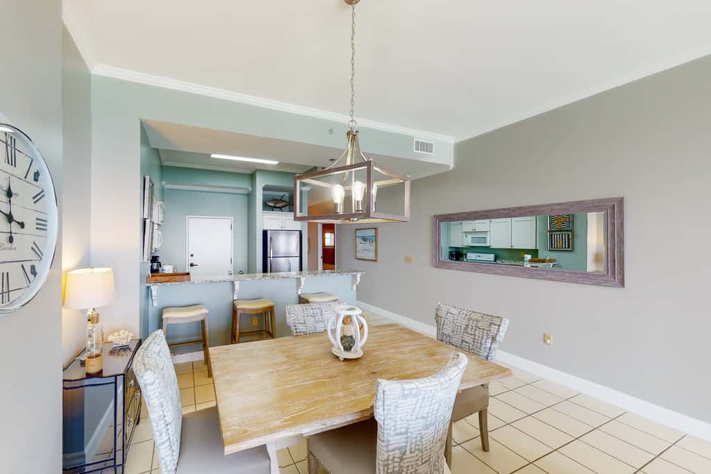 2BR Gulf-front condo w/ private balcony