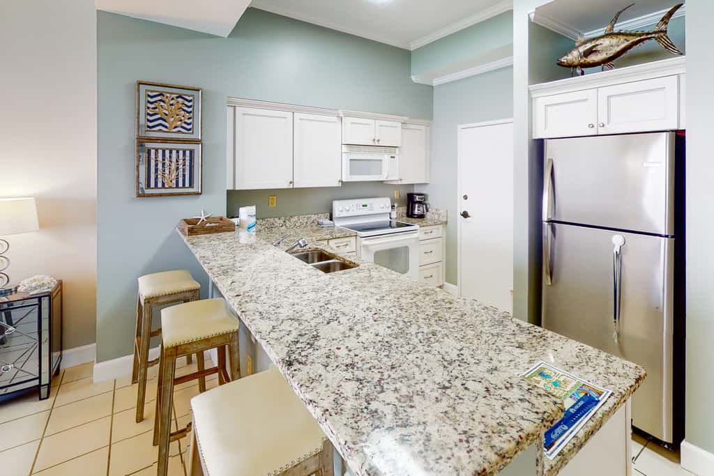 2BR Gulf-front condo w/ private balcony