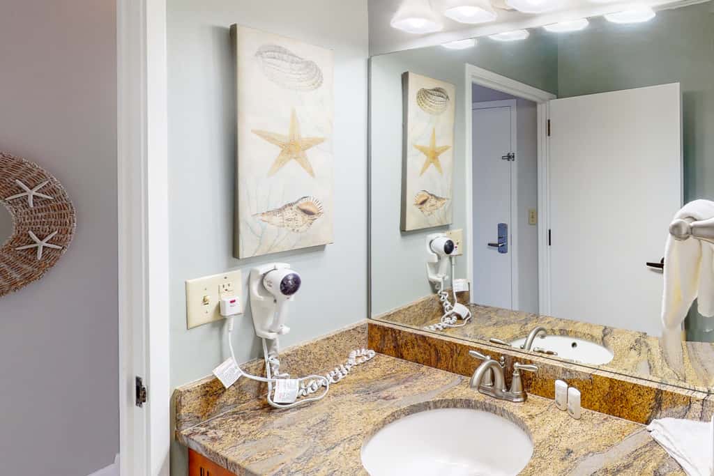 2BR Gulf-front condo w/ private balcony