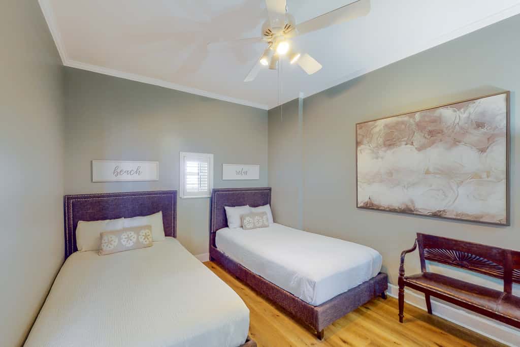 2BR Gulf-front condo w/ private balcony