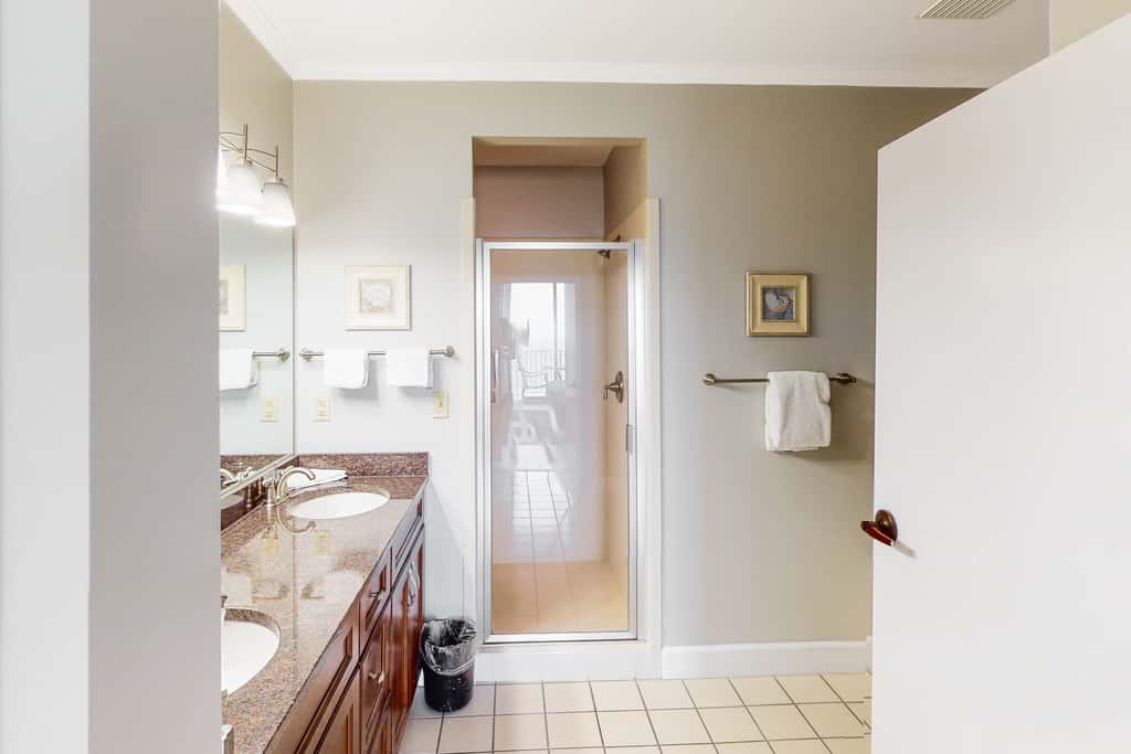 2BR Gulf-front condo w/ private balcony