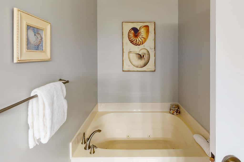 2BR Gulf-front condo w/ private balcony