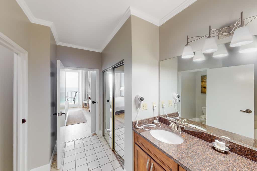 2BR Gulf-front condo w/ private balcony