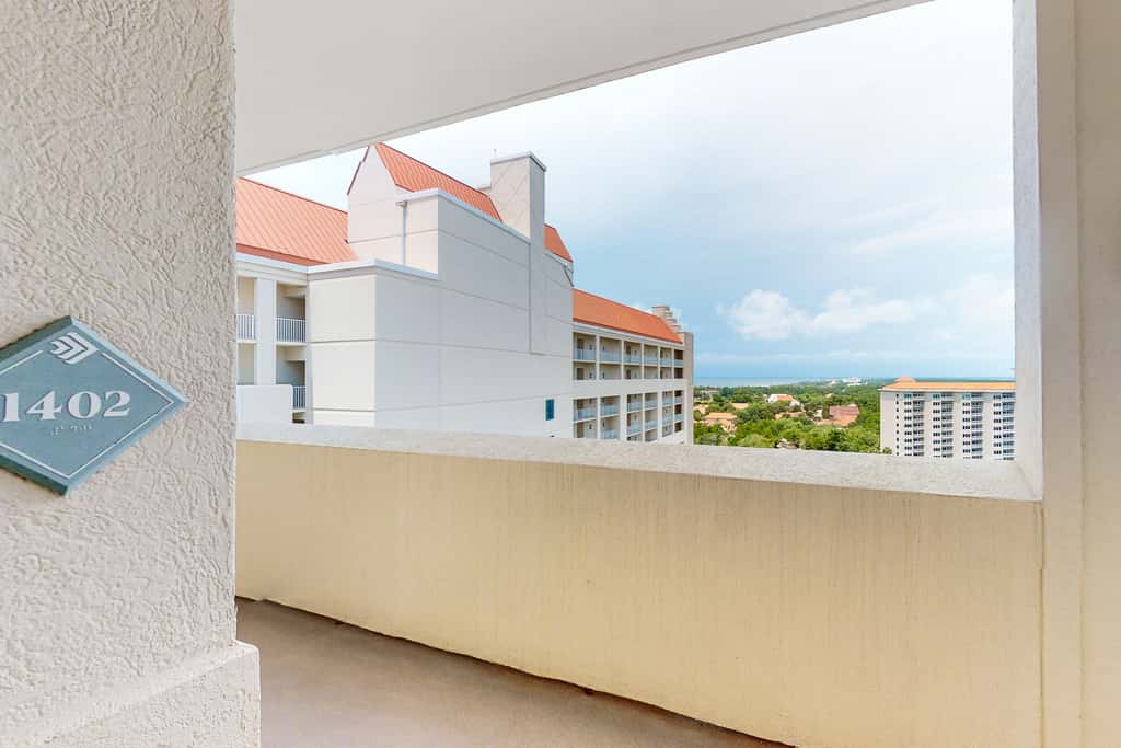 2BR Gulf-front condo w/ private balcony