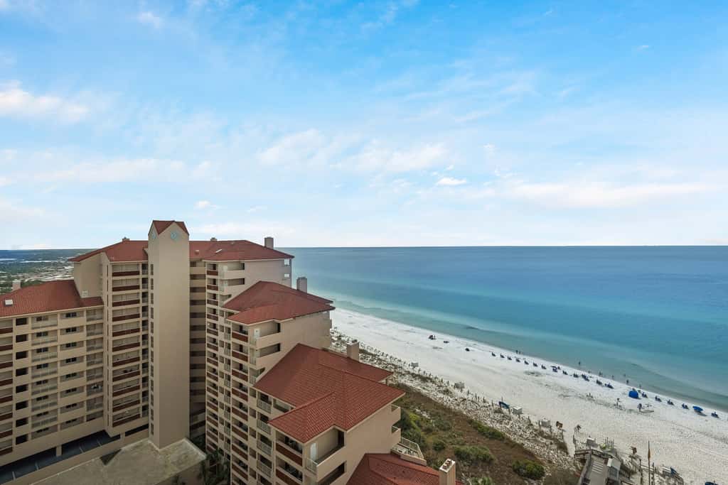 2BR Gulf-front condo w/ private balcony