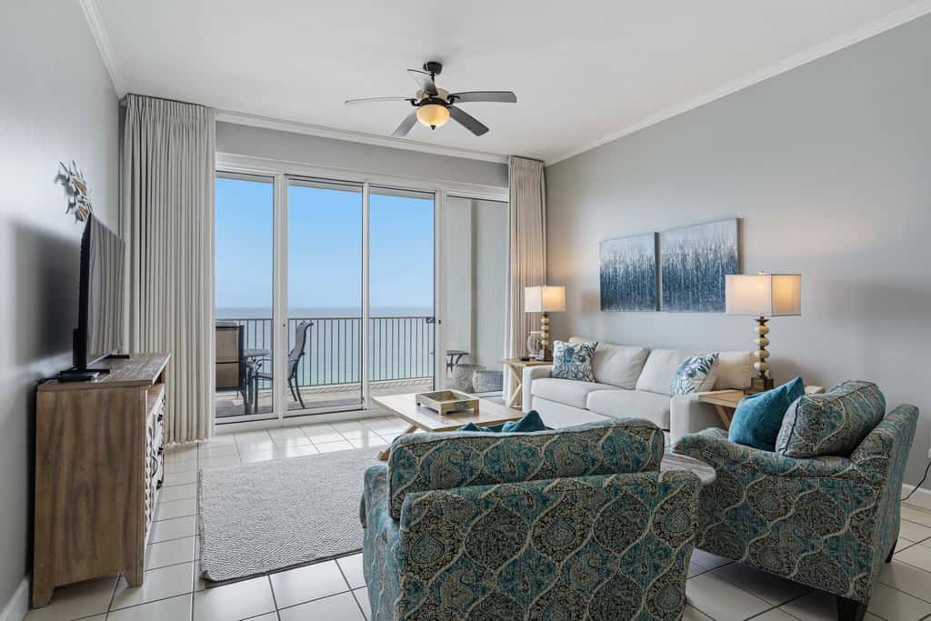 2BR Gulf-front condo w/ private balcony