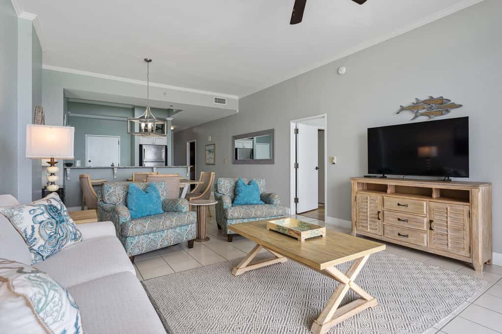 2BR Gulf-front condo w/ private balcony