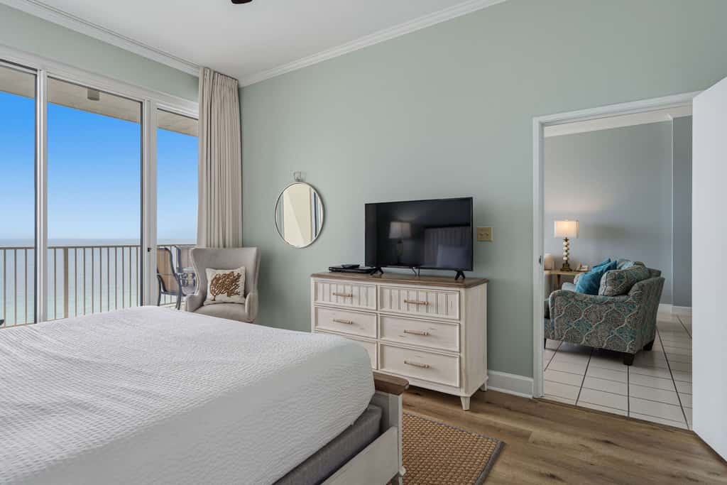 2BR Gulf-front condo w/ private balcony