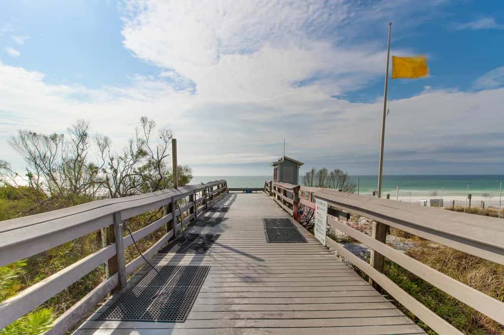2BR Gulf-front condo w/ private balcony