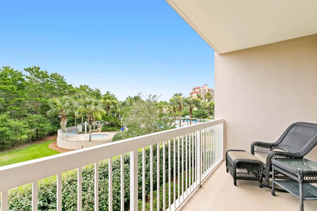 Exclusive 3BR condo: Pools, hot tub, beach