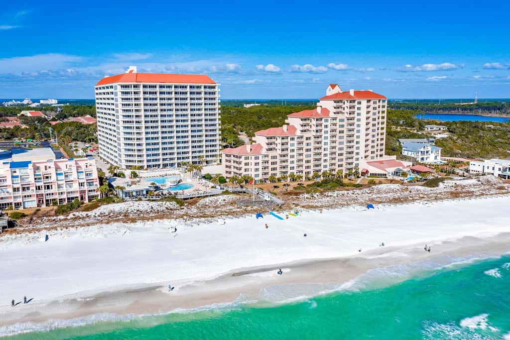 Exclusive 3BR condo: Pools, hot tub, beach