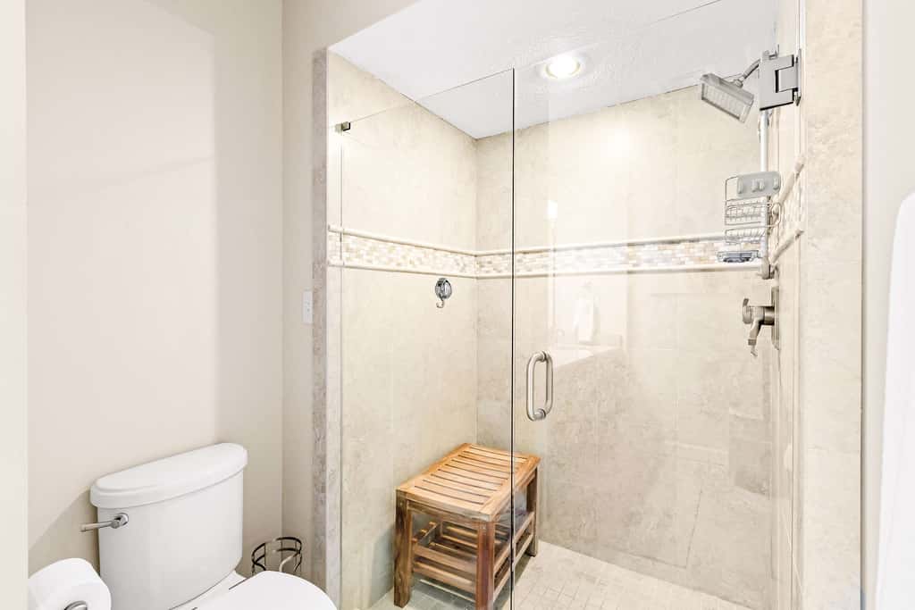 Exclusive 3BR condo: Pools, hot tub, beach