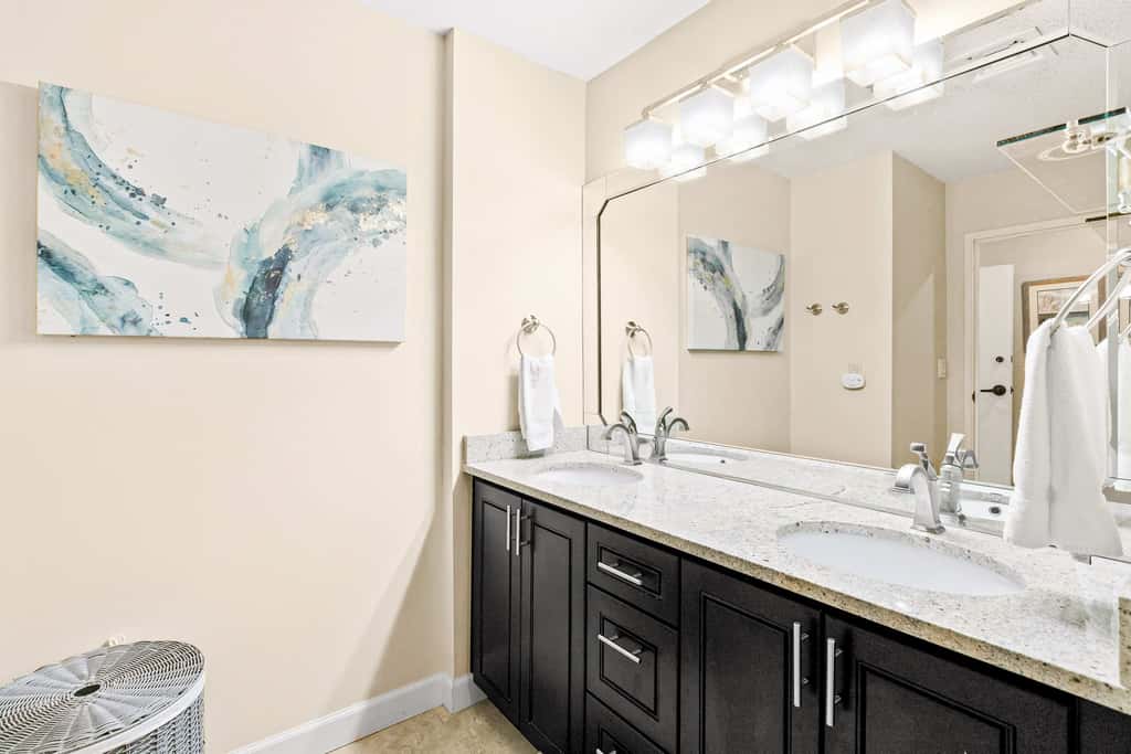 Exclusive 3BR condo: Pools, hot tub, beach