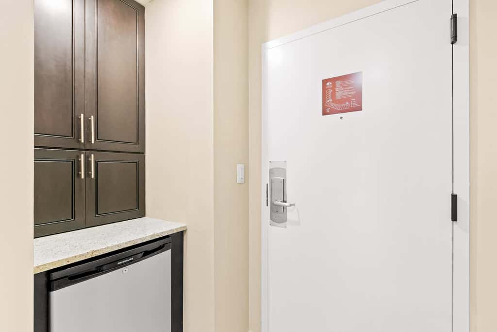 Exclusive 3BR condo: Pools, hot tub, beach