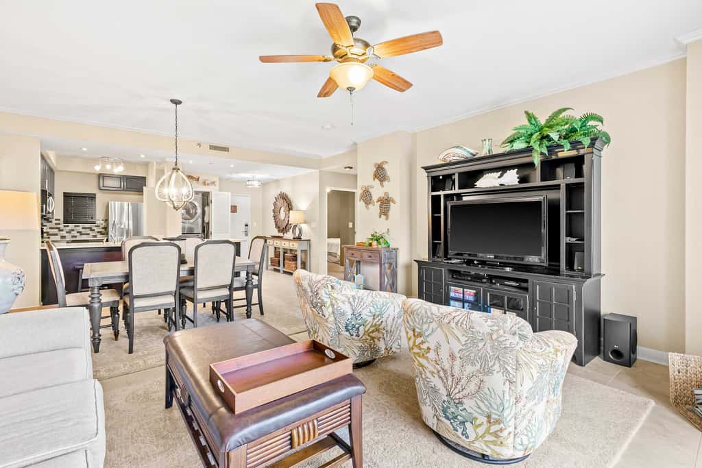 Exclusive 3BR condo: Pools, hot tub, beach