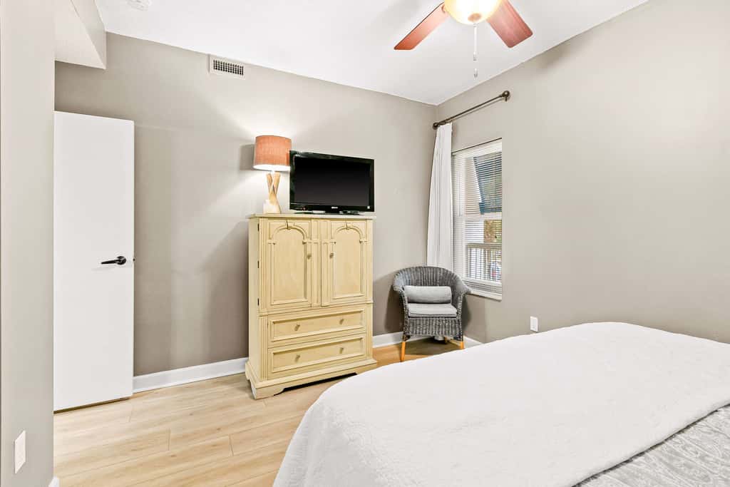 Exclusive 3BR condo: Pools, hot tub, beach