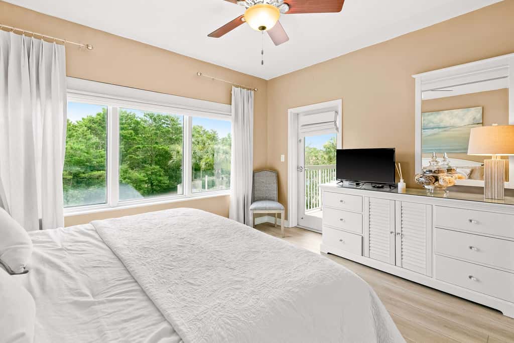 Exclusive 3BR condo: Pools, hot tub, beach