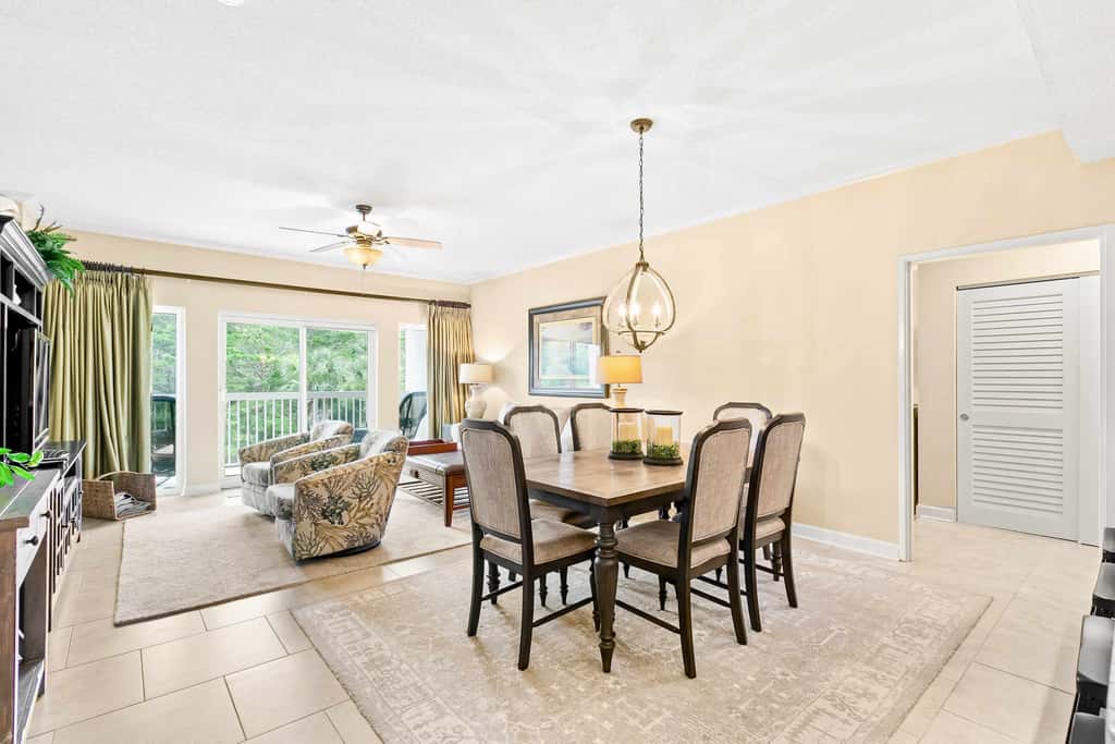 Exclusive 3BR condo: Pools, hot tub, beach