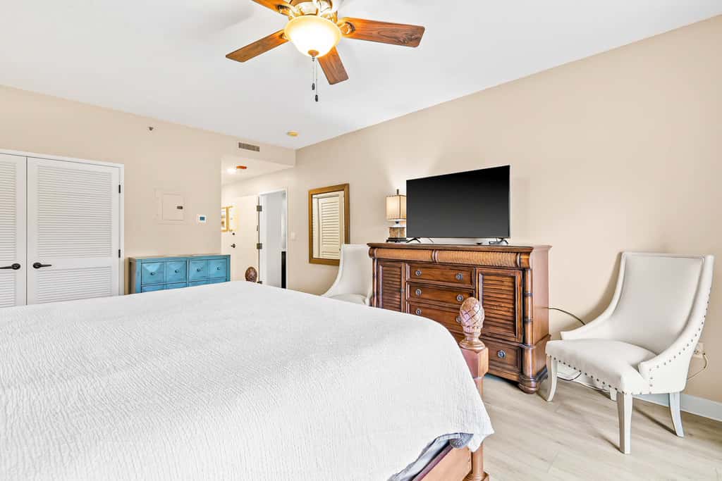 Exclusive 3BR condo: Pools, hot tub, beach